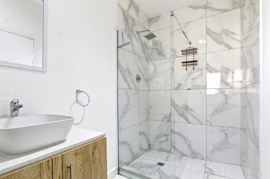 1 Bedroom Property for Sale in Sea Point Western Cape